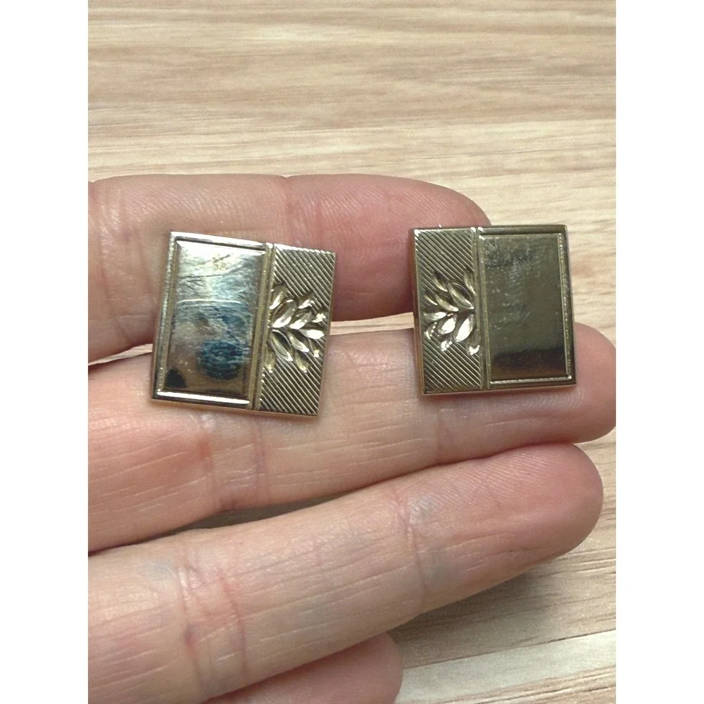 Vintage Towncraft Gold Tone Rectangular Floral Motif Cufflinks with Original Box